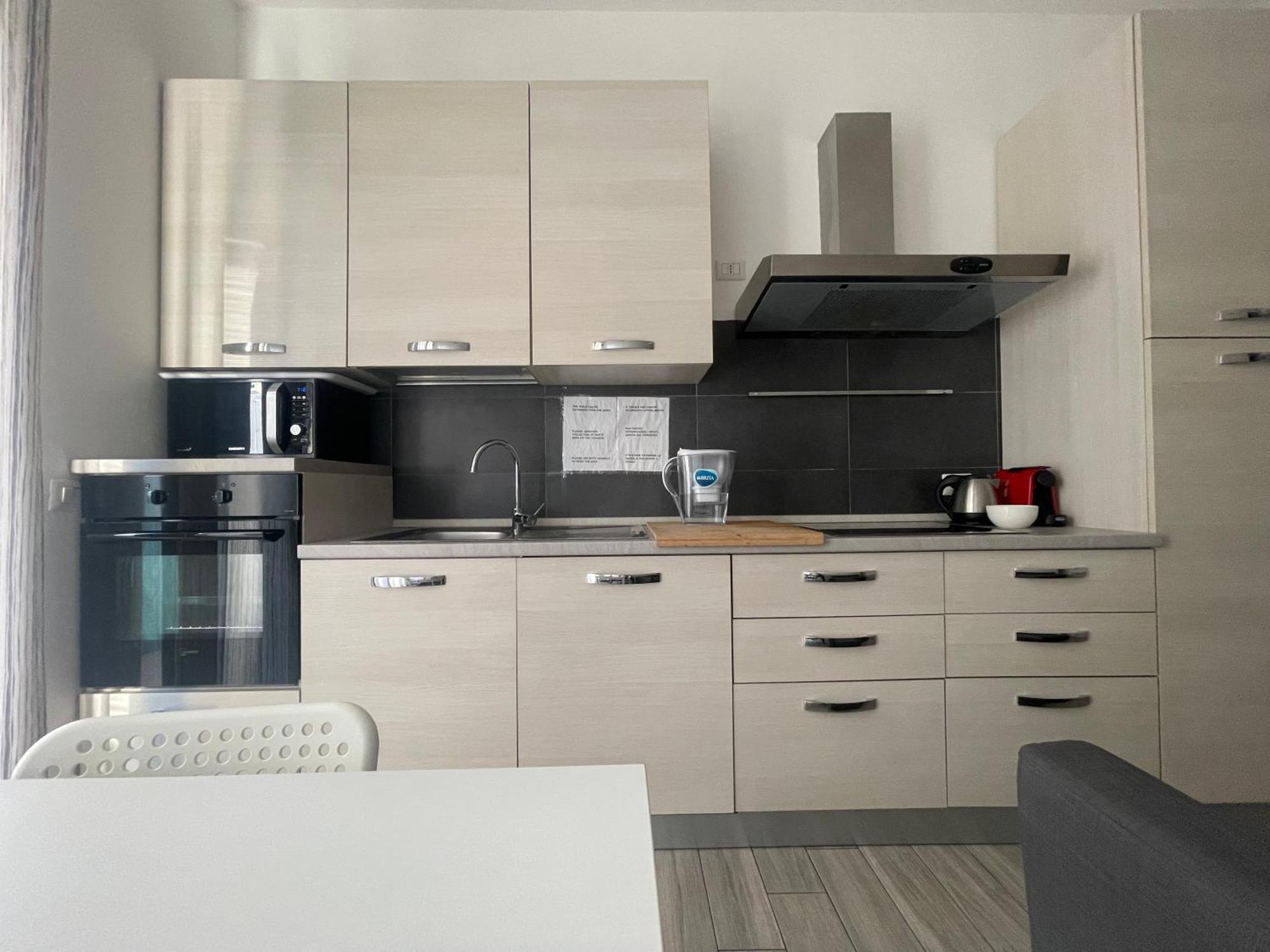 Gardone Apartment - Ampio Appartamento Con 2 Camere Da Letto - Comodo Per Duomo! Μιλάνο Εξωτερικό φωτογραφία